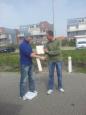 paul feliciteerd mark met de eerste prijs